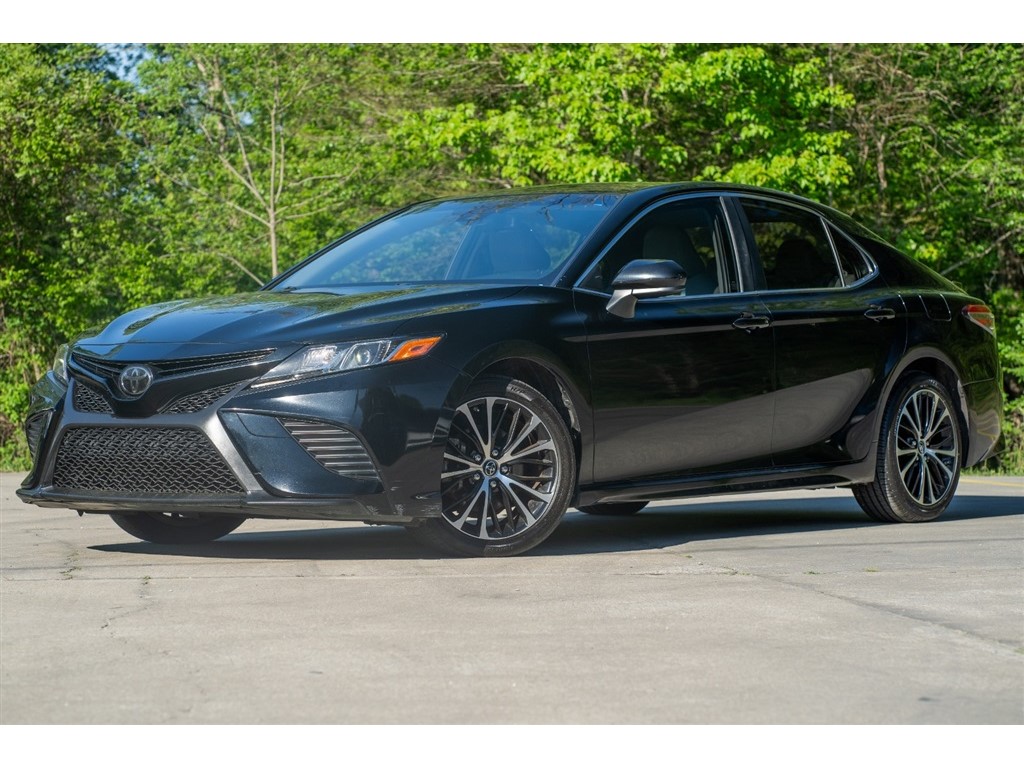 2018 Toyota Camry SE for sale by dealer
