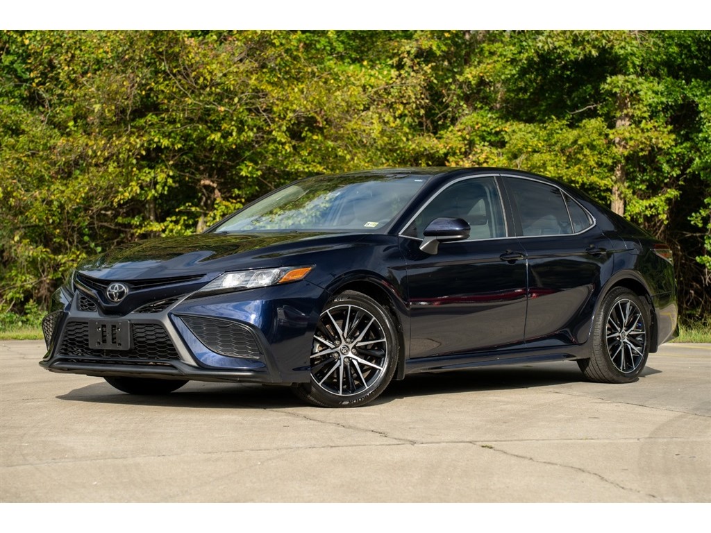 2021 Toyota Camry SE for sale by dealer