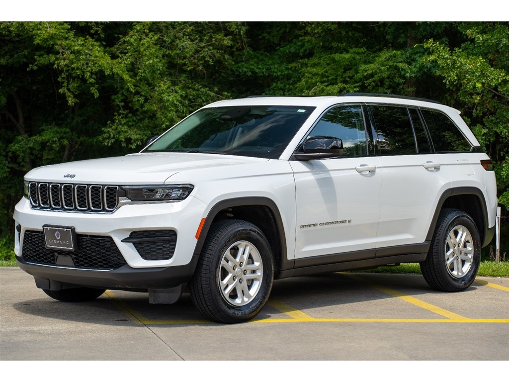 2022 Jeep Grand Cherokee Laredo 4WD for sale by dealer