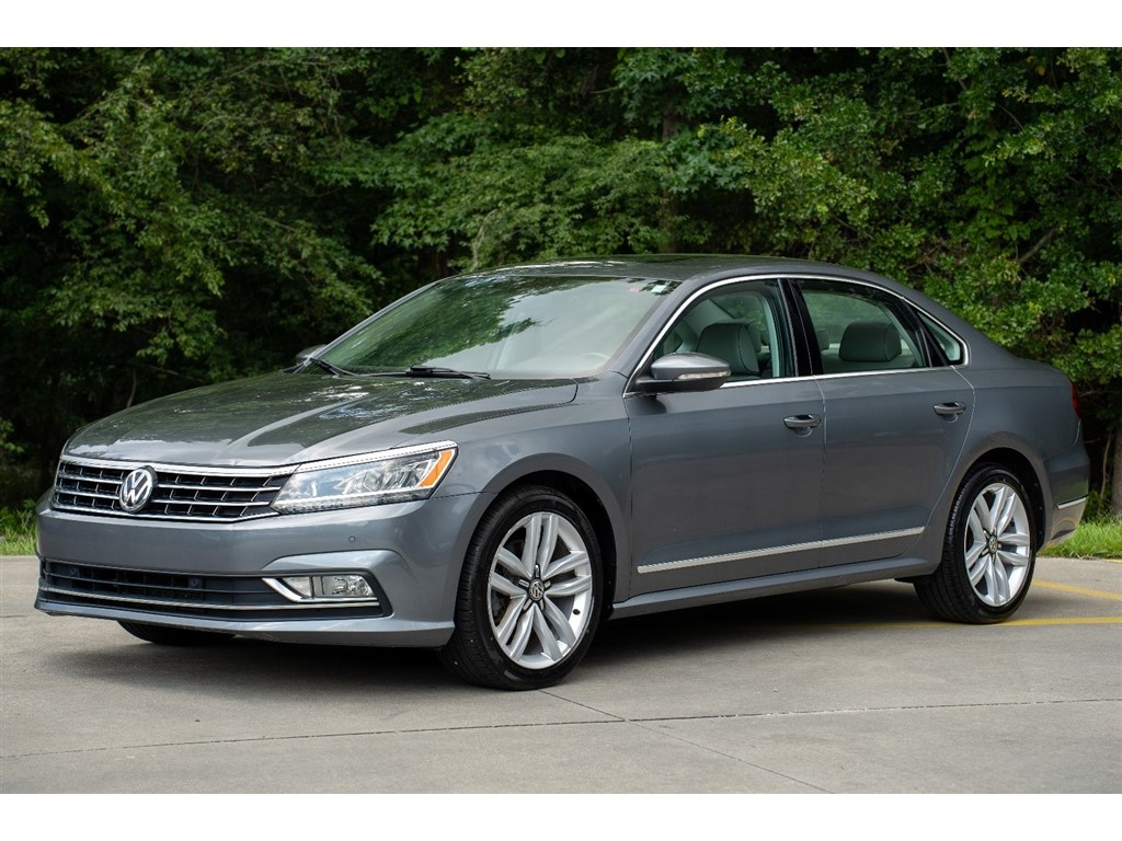 2017 Volkswagen Passat SE w/Technology for sale by dealer