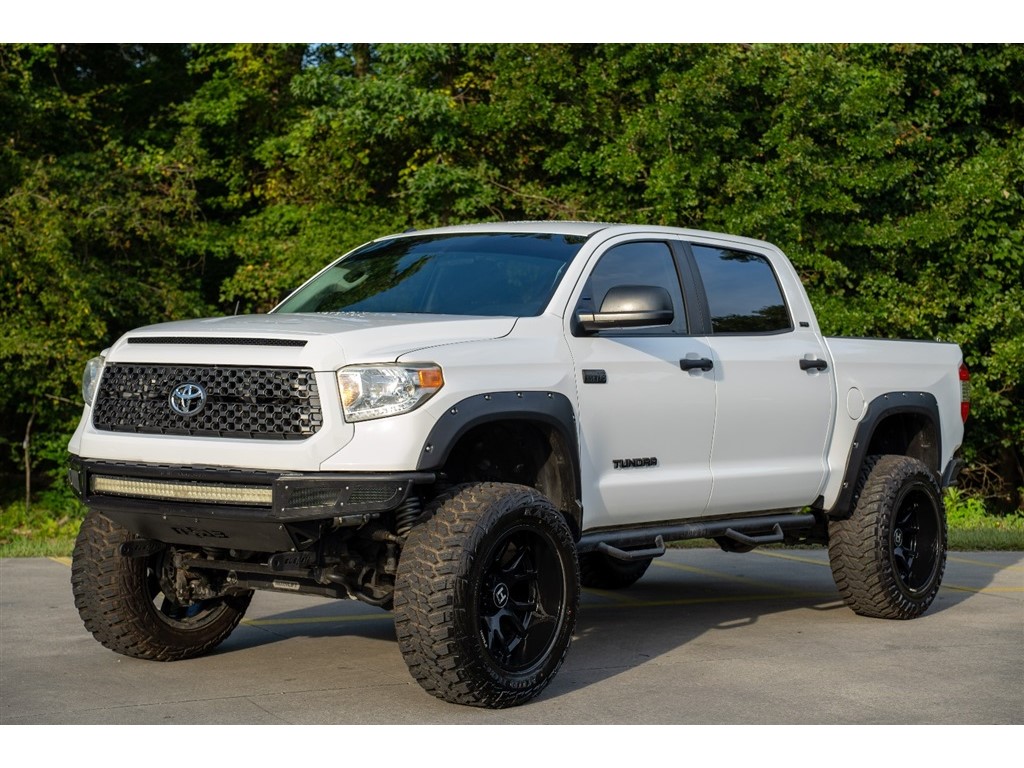 2016 Toyota Tundra SR5 4WD LIFTED for sale by dealer