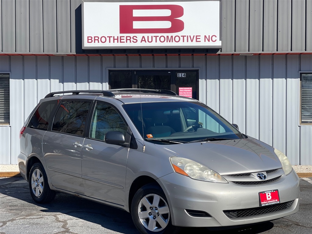 2008 Toyota Sienna LE for sale by dealer