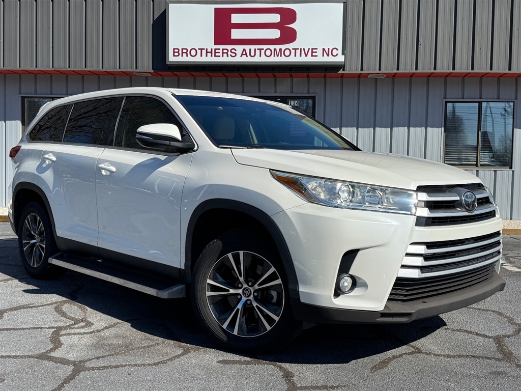 2019 Toyota Highlander LE Plus FWD V6 for sale by dealer