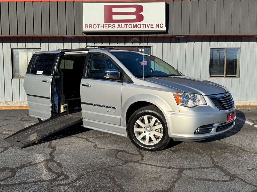 2012 Chrysler Town & Country Touring-L Braunability Companion Va for sale by dealer