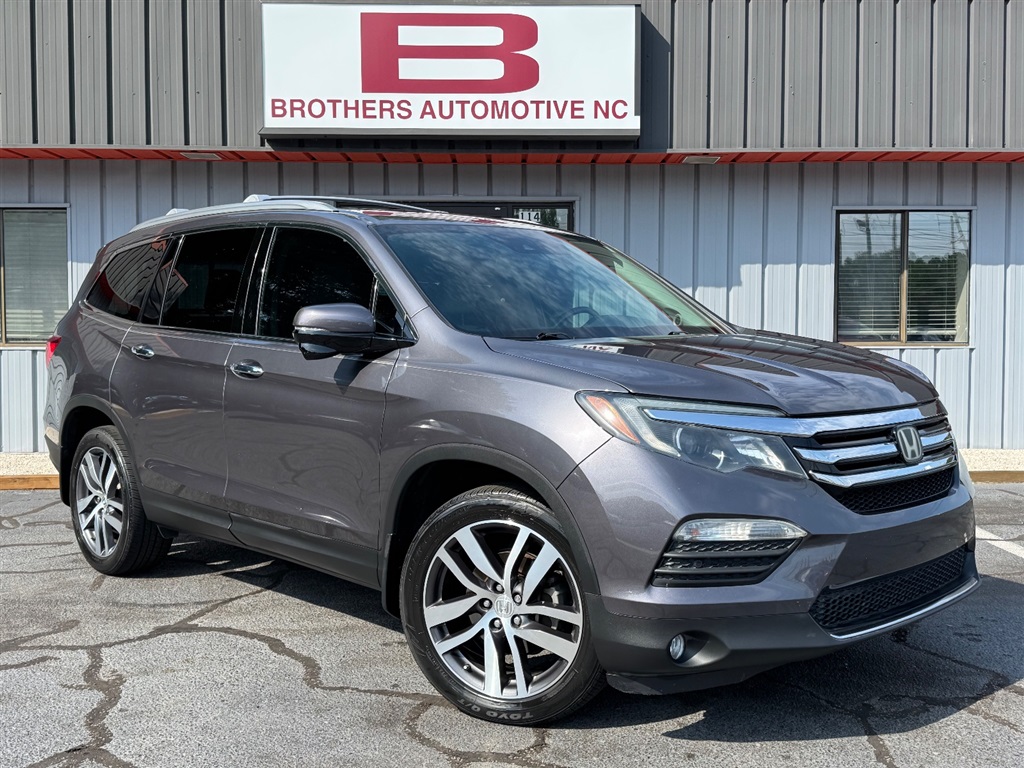 2018 Honda Pilot Touring 4WD for sale by dealer