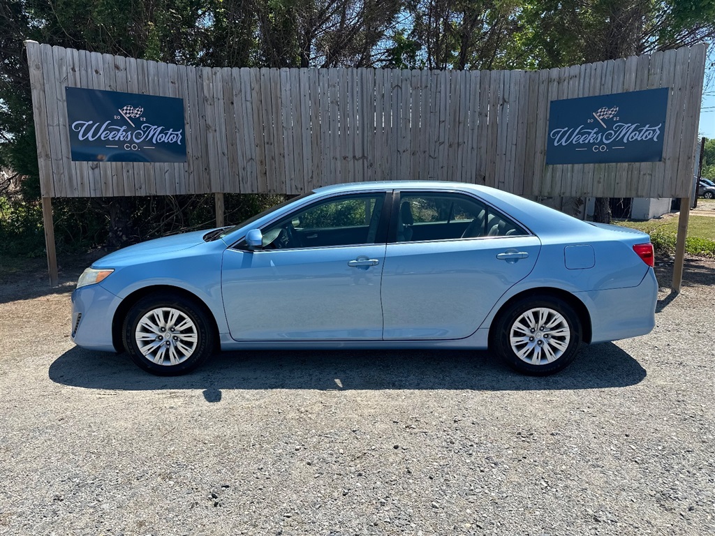 2013 Toyota Camry SE for sale by dealer