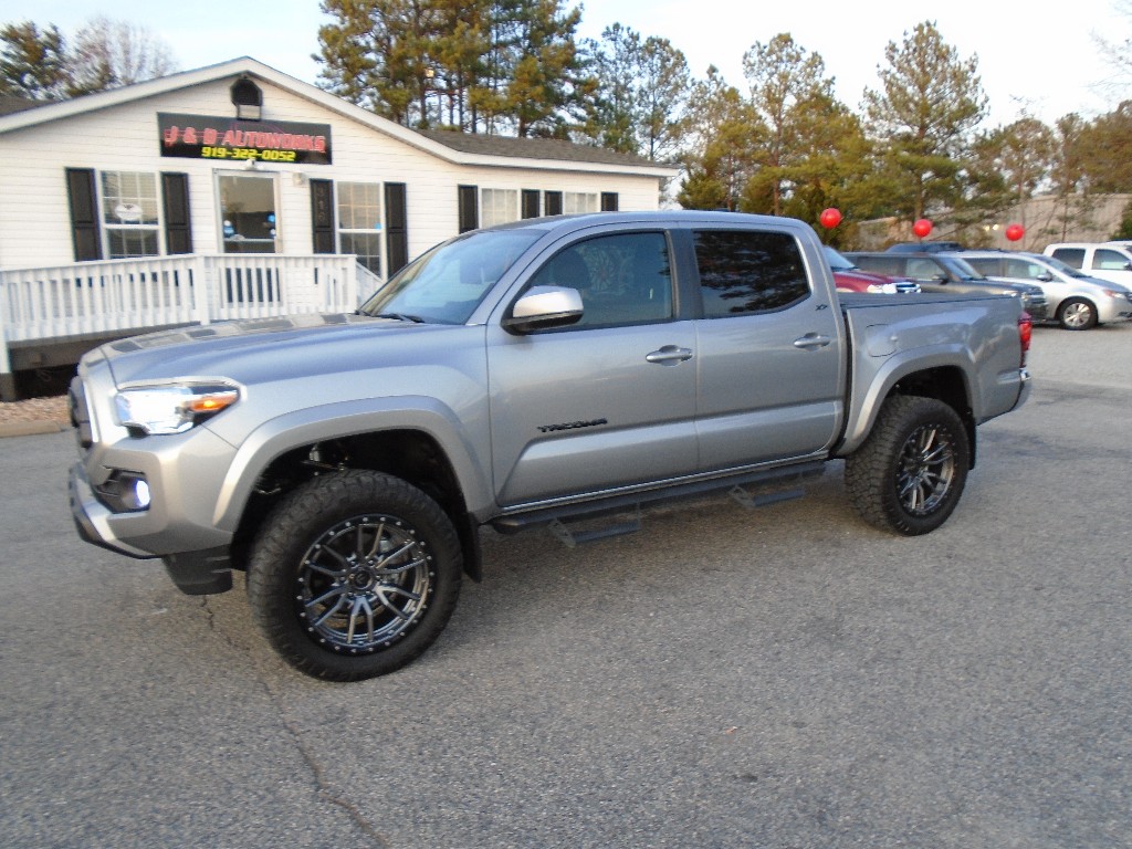 2021 Toyota Tacoma SR5 Double Cab Short Bed V6 6AT 4WD for sale by dealer