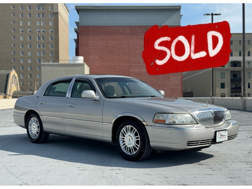 2007 LINCOLN TOWN CAR SIGNATURE LIMITED for sale by dealer
