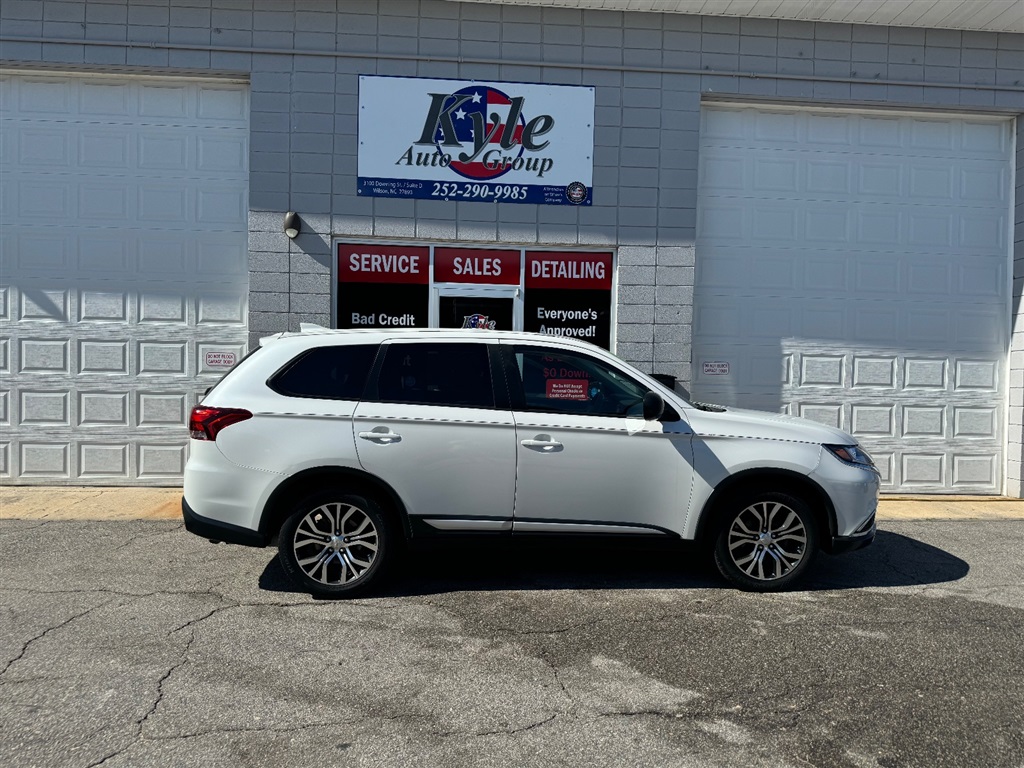 2018 Mitsubishi Outlander ES 2WD for sale by dealer