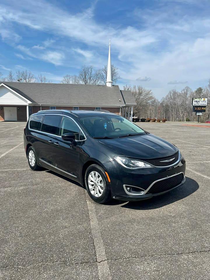 2018 Chrysler Pacifica Touring-L for sale by dealer