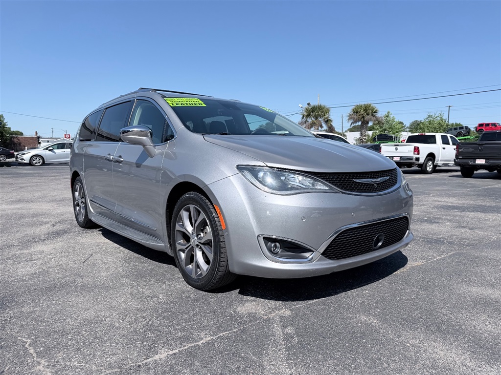 2017 Chrysler Pacifica Limited for sale by dealer