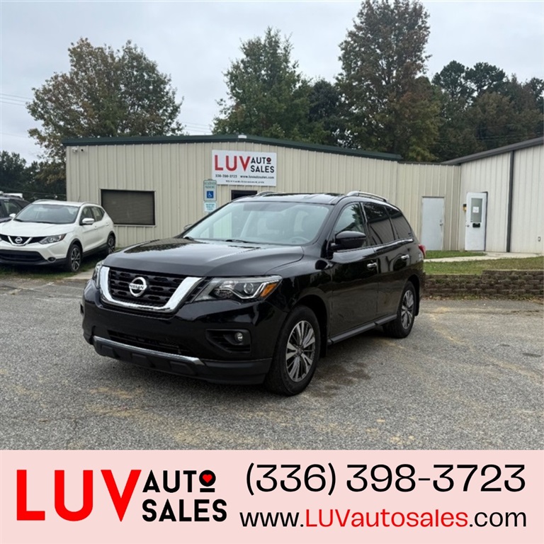 2017 Nissan Pathfinder SV 4WD for sale by dealer