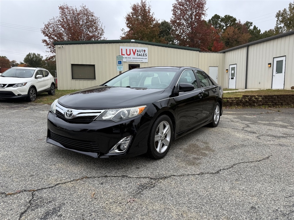 2013 Toyota Camry SE for sale by dealer