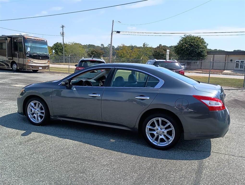 2011 Nissan Maxima S for sale by dealer