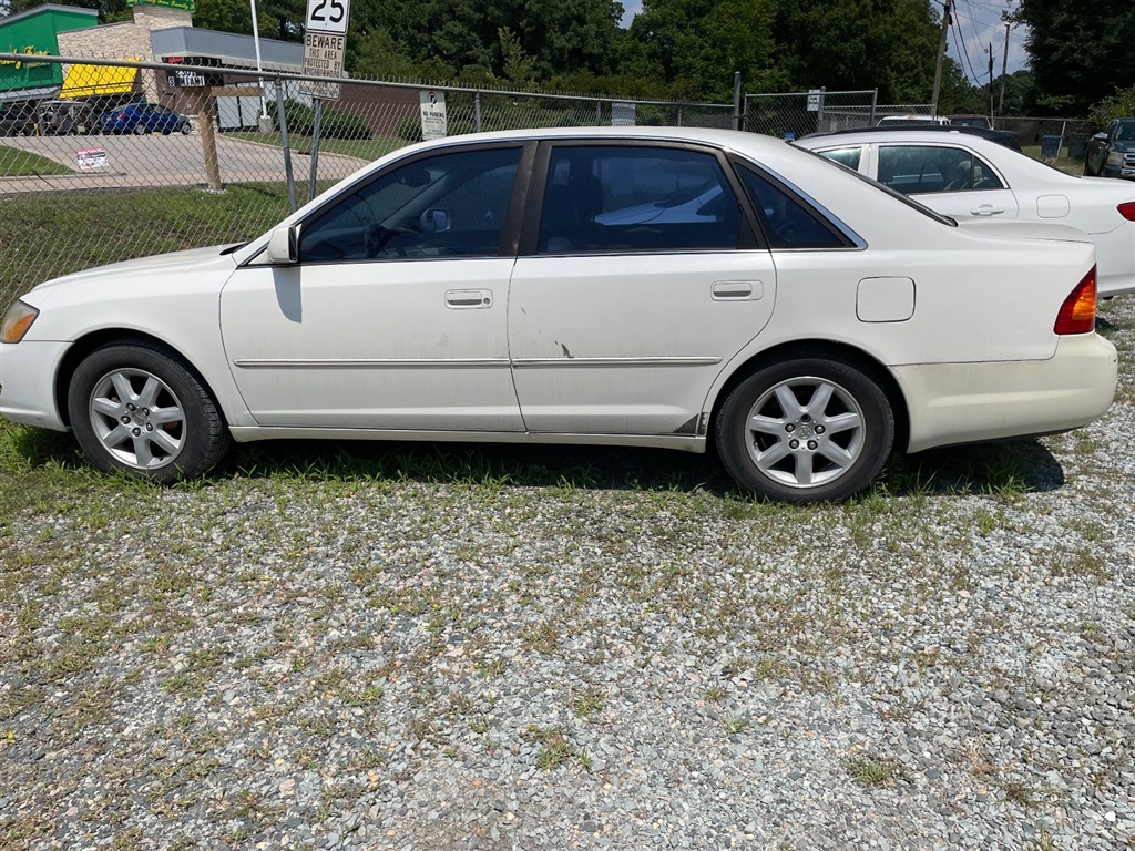 2000 Toyota Avalon XL for sale by dealer