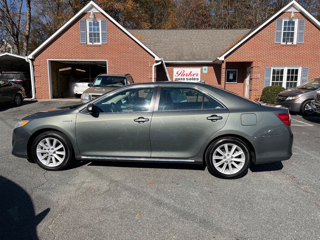 2013 Toyota Camry Hybrid XLE for sale by dealer