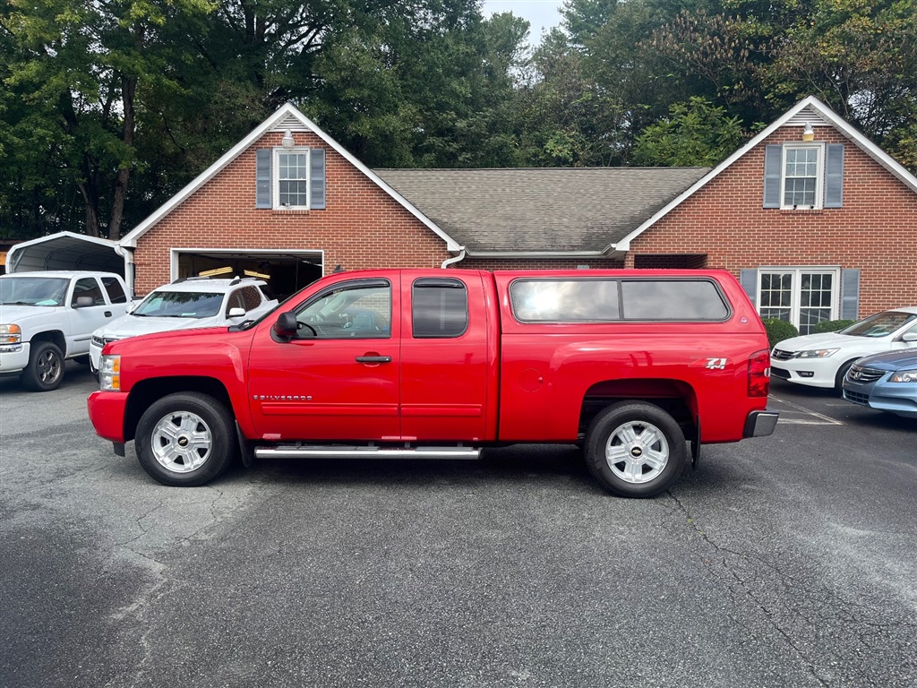 2009 Chevrolet Silverado 1500 LT1 Ext. Cab Short Box 4WD for sale by dealer