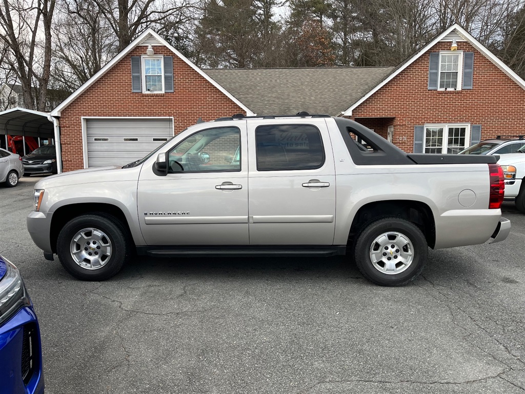 2007 Chevrolet Avalanche LT3 4WD for sale by dealer