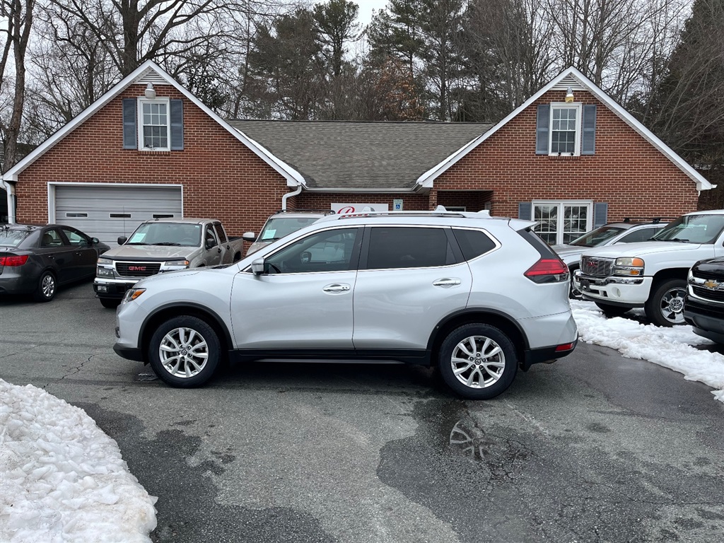 2017 Nissan Rogue SV for sale by dealer
