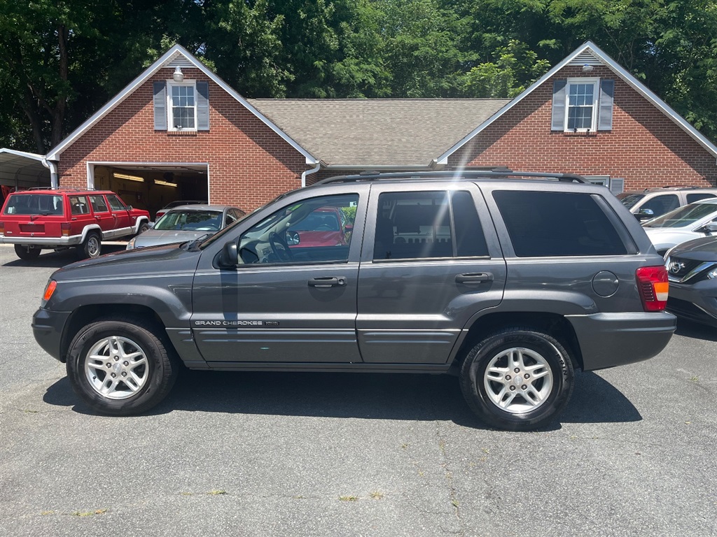 2004 Jeep Grand Cherokee Laredo 4WD for sale by dealer