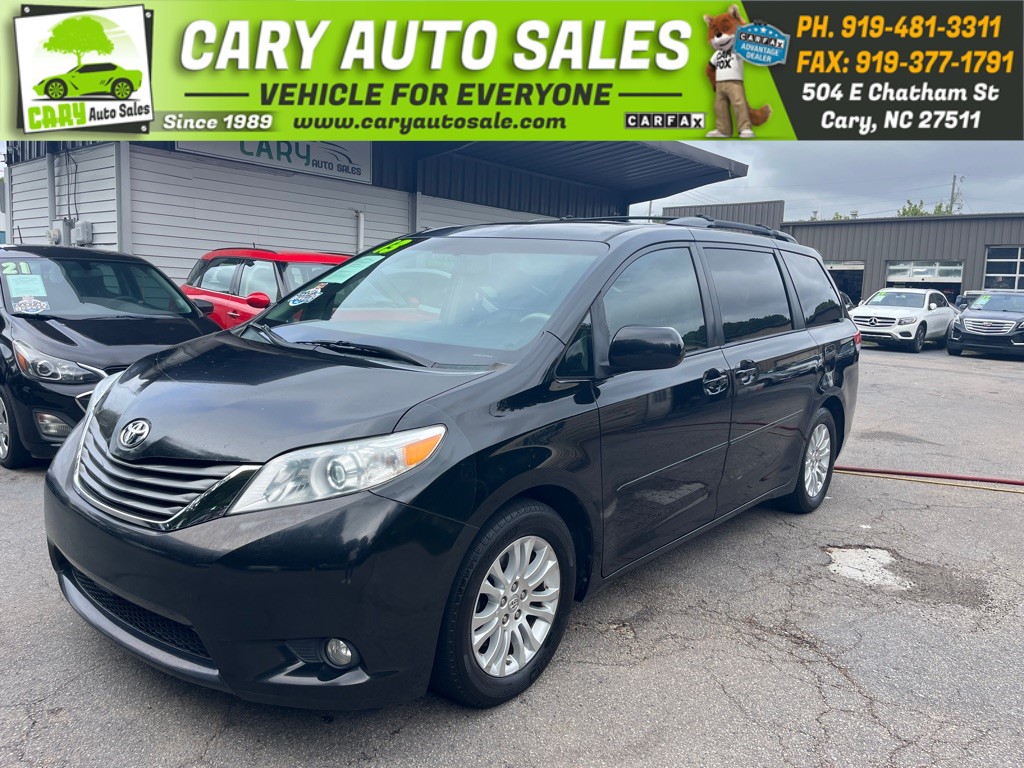 2013 TOYOTA SIENNA XLE for sale by dealer