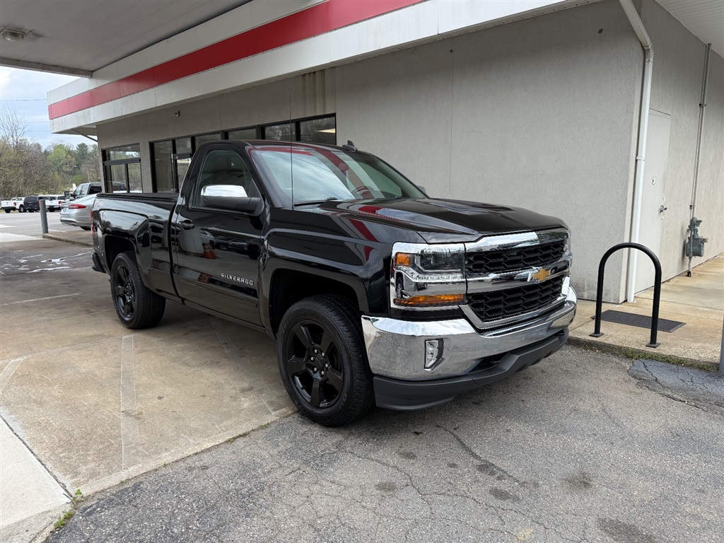 2017 Chevrolet Silverado 1500 LT Short Box 4WD for sale by dealer