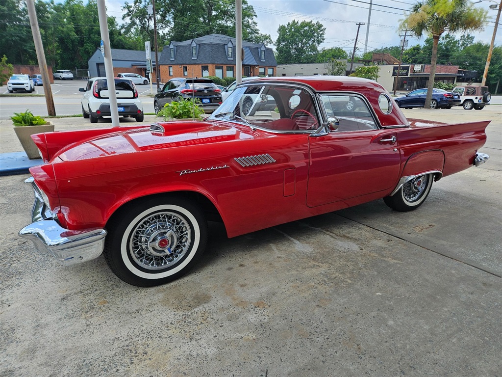 1957 FORD THUNDERBIRD for sale by dealer