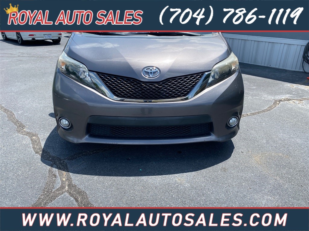 2011 Toyota Sienna SE Base V6 for sale by dealer