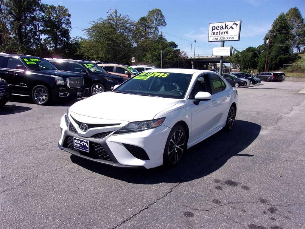 2018 Toyota Camry SE for sale by dealer