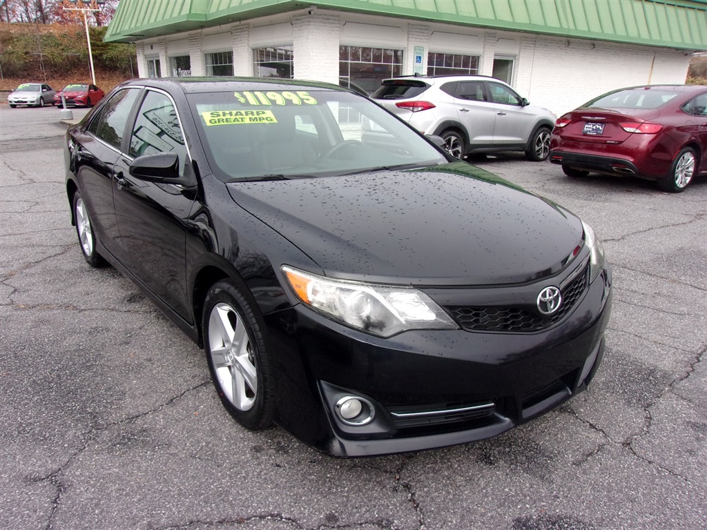 2012 Toyota Camry SE for sale by dealer
