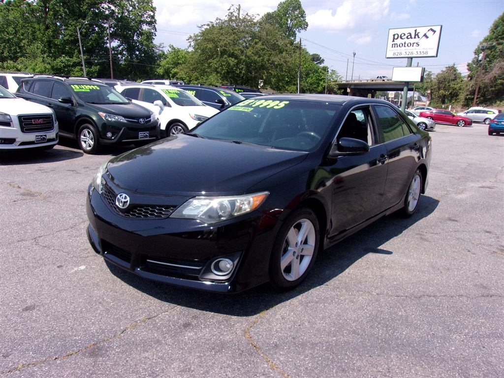 2013 Toyota Camry SE for sale by dealer