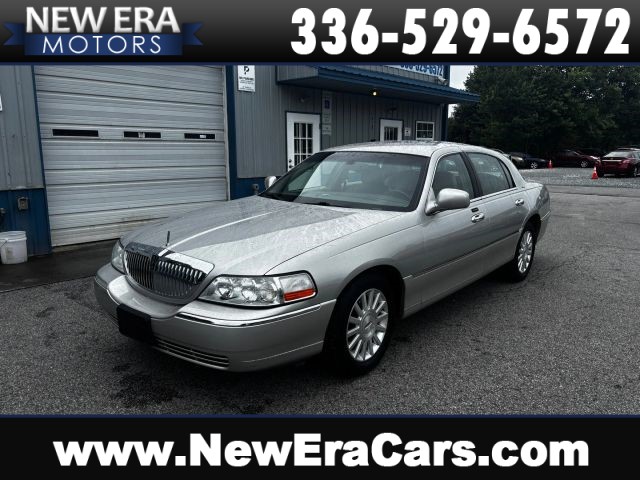 2004 Lincoln Town Car Signature Sedan 4D for sale by dealer